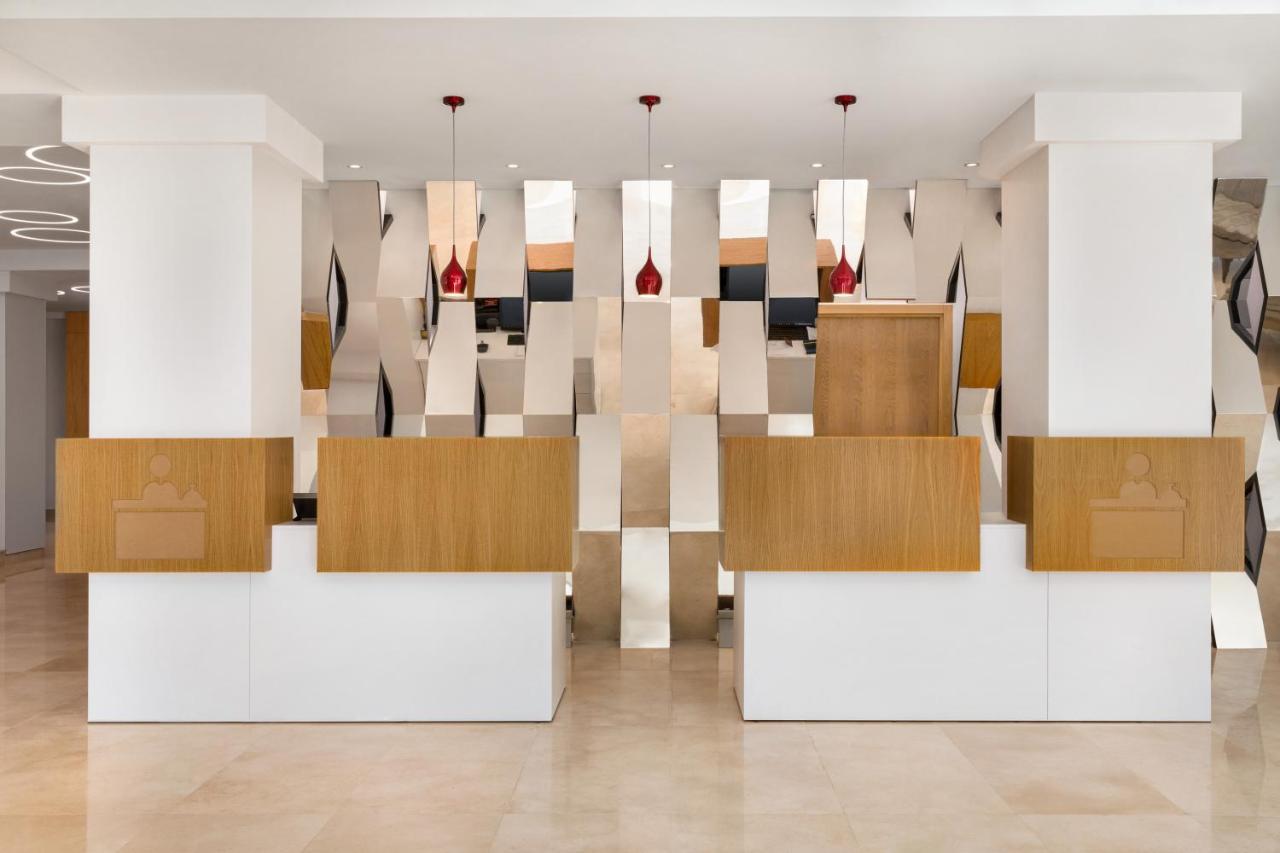 Отель Ramada By Wyndham Slatina Parc Экстерьер фото