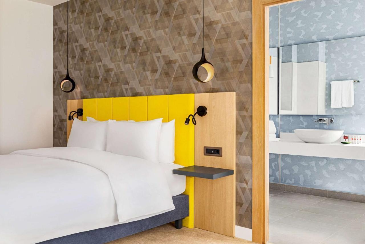 Отель Ramada By Wyndham Slatina Parc Экстерьер фото