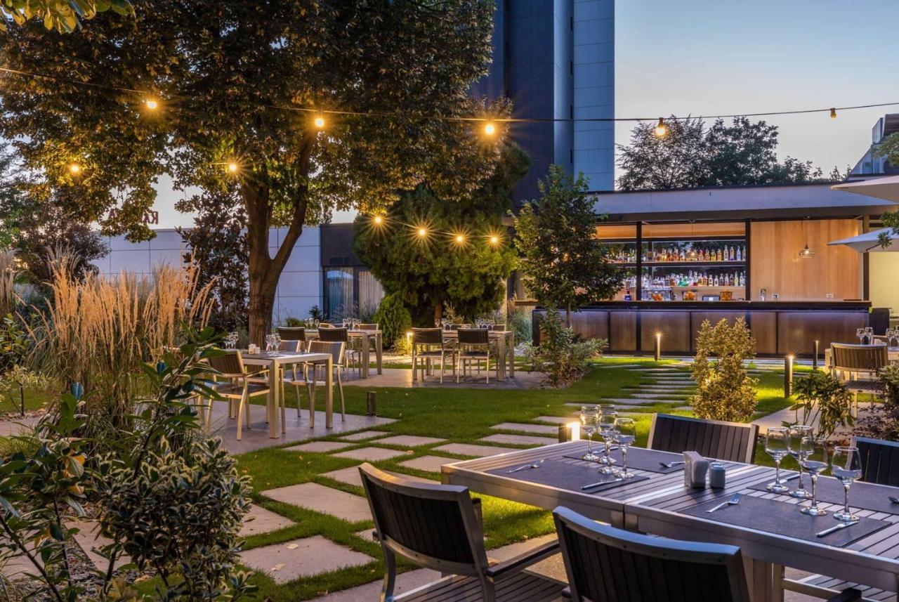 Отель Ramada By Wyndham Slatina Parc Экстерьер фото