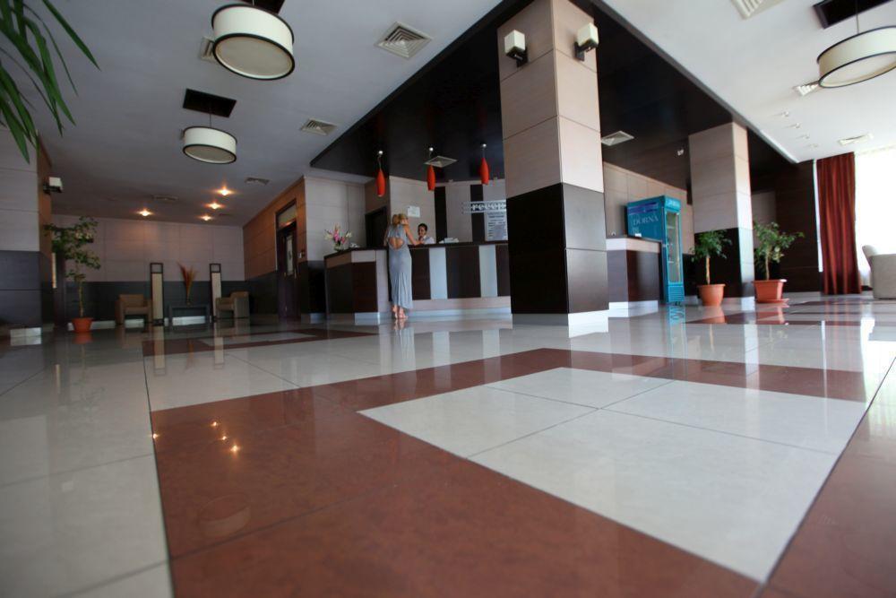 Отель Ramada By Wyndham Slatina Parc Экстерьер фото